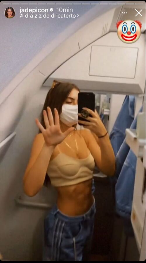 Jade Picon no avião