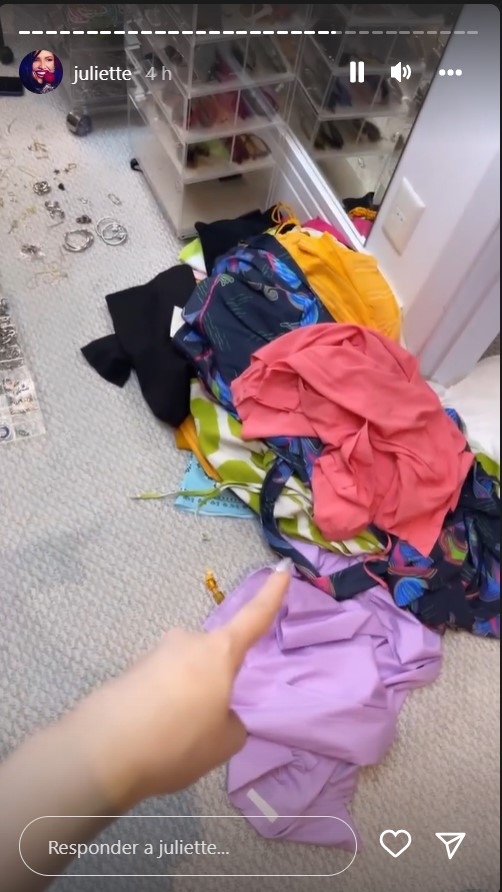Juliette estava arrumando o seu closet e mostrou algumas roupas que separou para doação