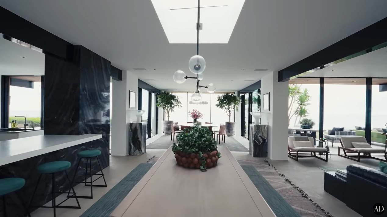 Ellen Pompeo mostra sua mansão luxuosa em vídeo da revista Architectural Digest