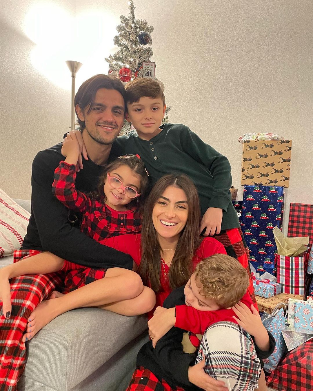 Felipe Simas com a família- Foto: Reprodução / Instagram