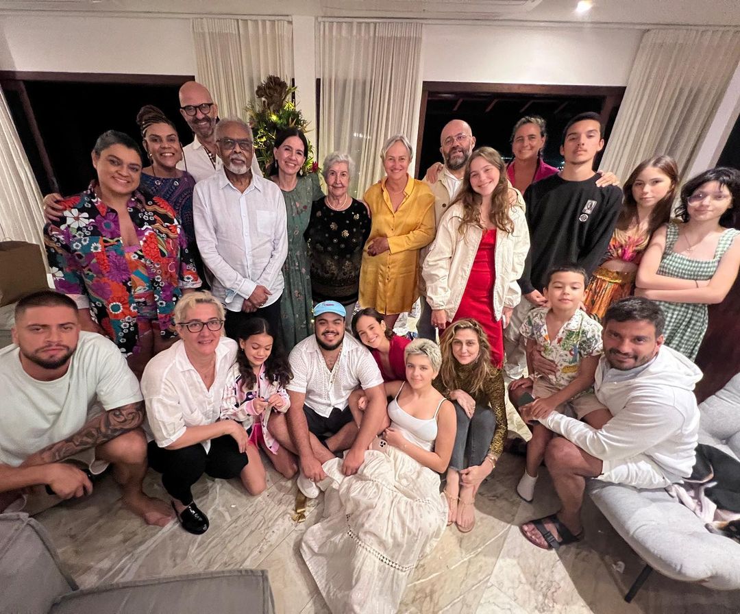 Gilberto Gil com a família e amigos- Foto: Reprodução / Instagram