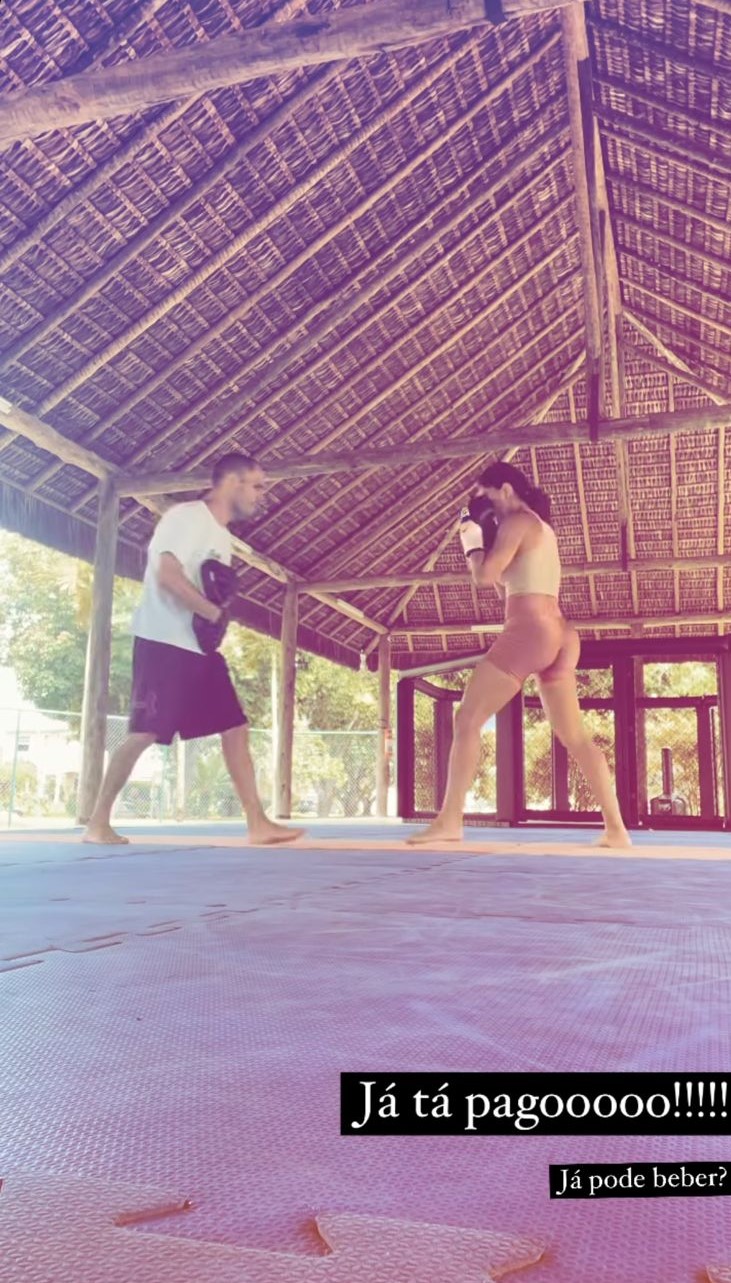 Juliana Paes arrasa em treino de boxe