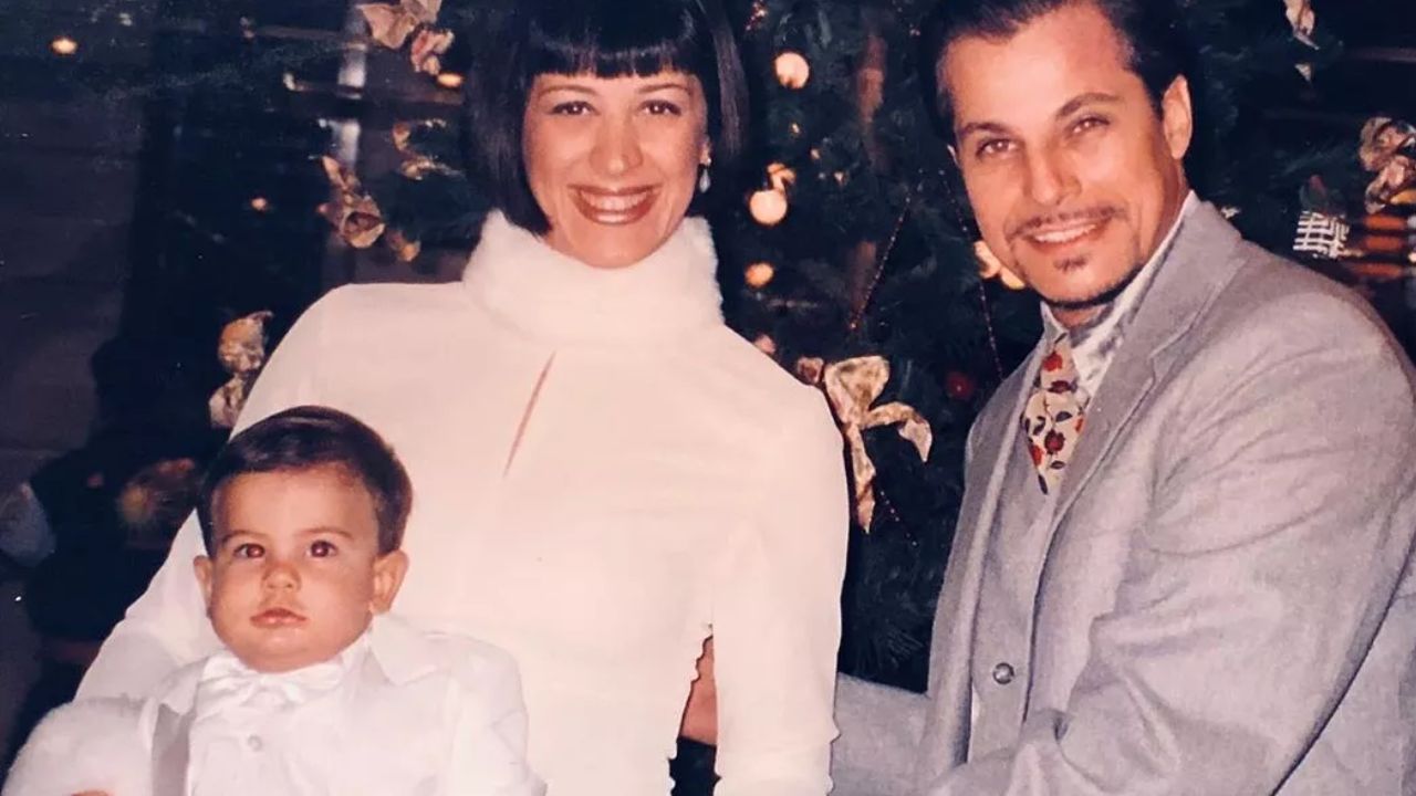 Claudia Raia com Enzo Celulari bebê e Edson Celulari
