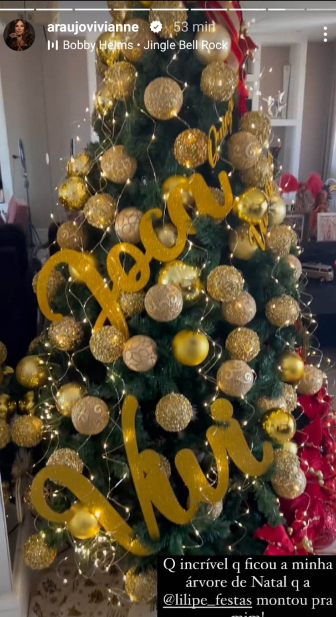 Viviane Araújo mostra árvore de Natal
