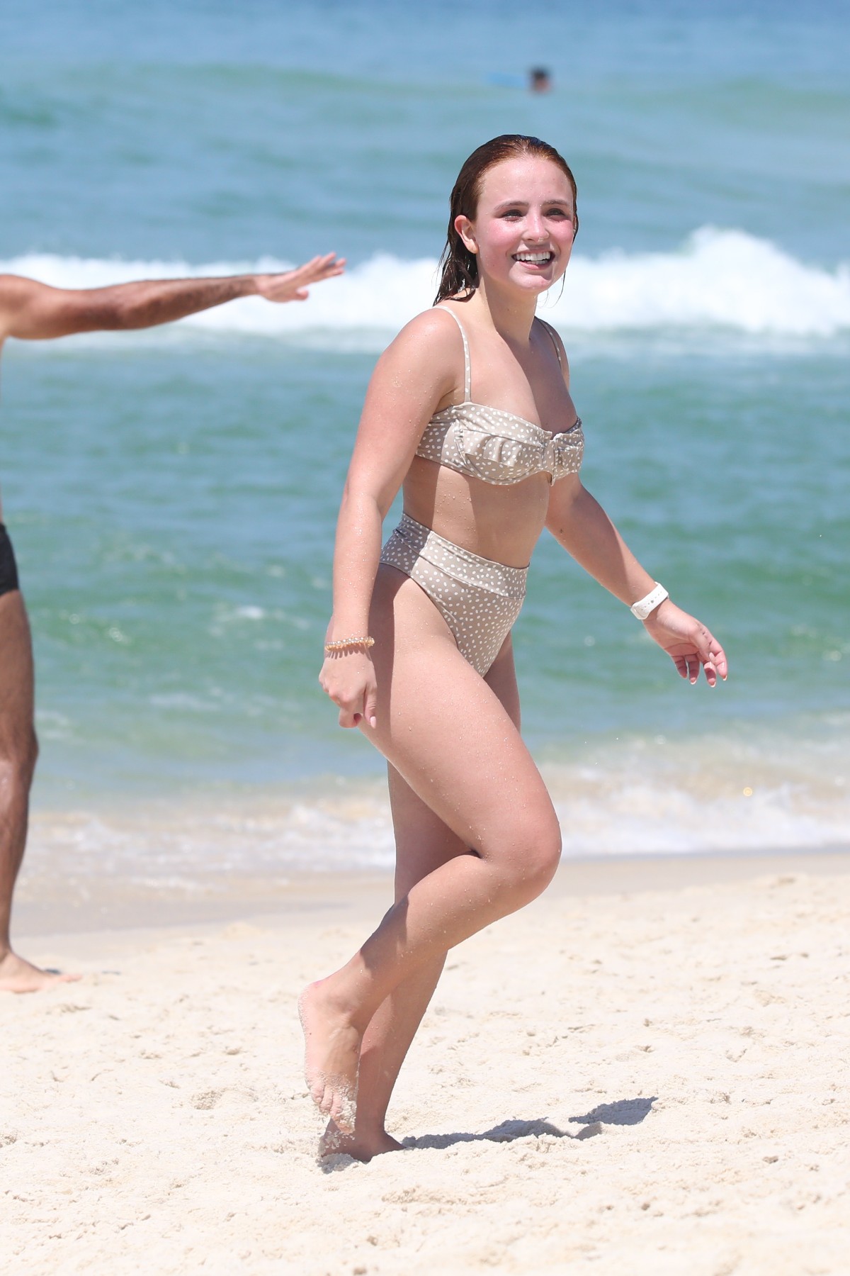 Larissa Manoela na praia