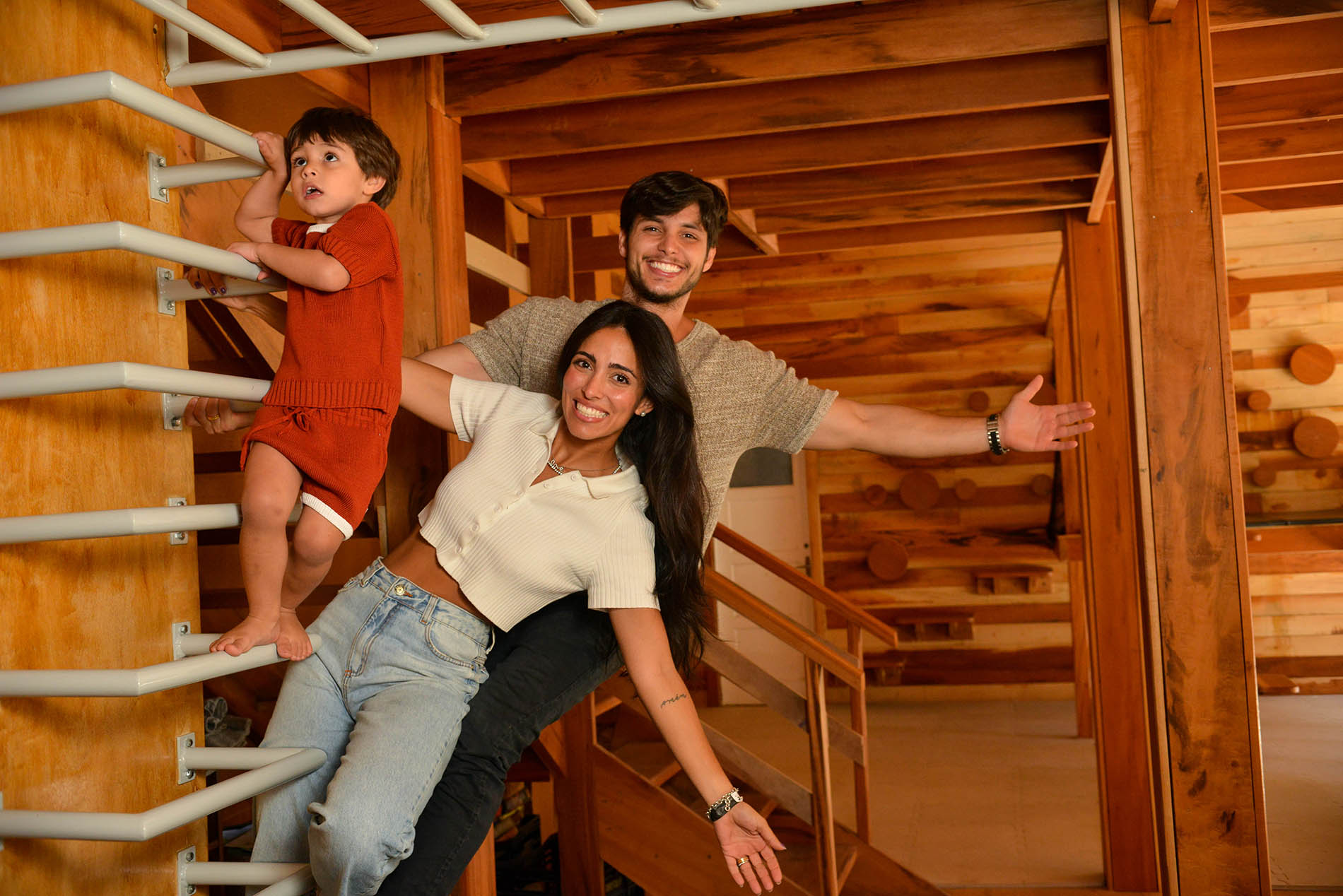 Jade Seba e Bruno Guedes com o filho, Zion