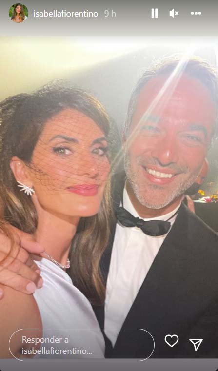 Isabella Fiorentino curte festa na Itália com o marido