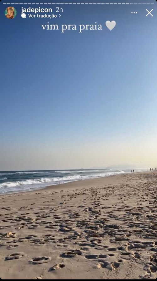 A ex-BBB curtiu uma praia no Rio de Janeiro