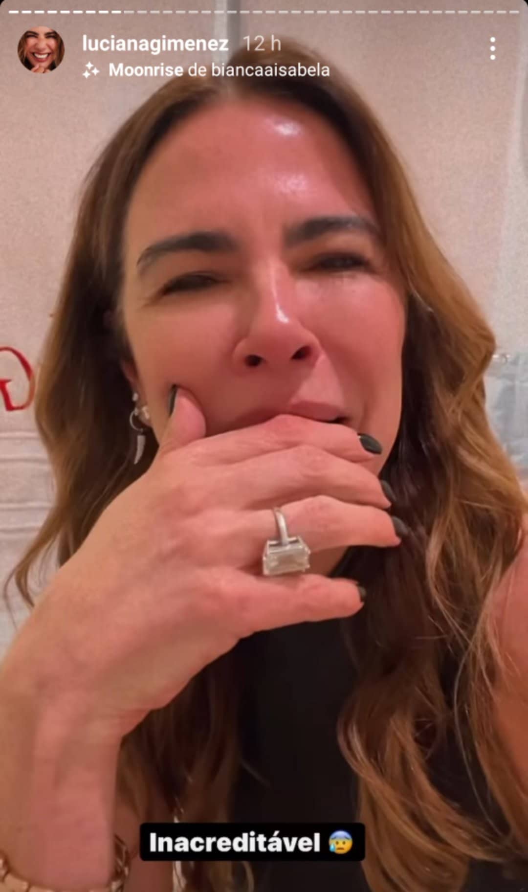 Luciana Gimenez chorando