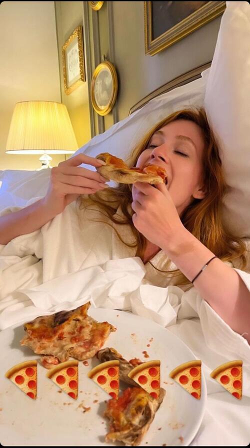 Marina Ruy Barbosa comeu pizza em quarto de hotel