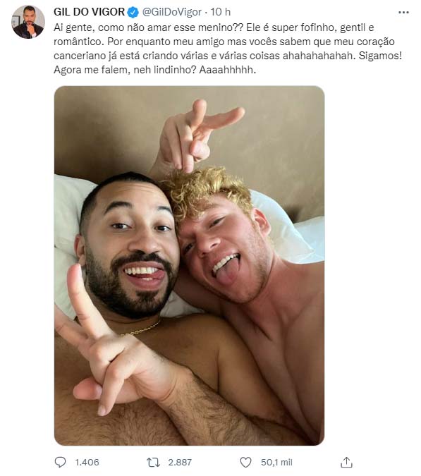 Gil do Vigor mostra foto com amigo na cama