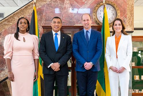 O Príncipe e sua esposa se encontraram com o Primeiro Ministro da Jamaica neste dia 22