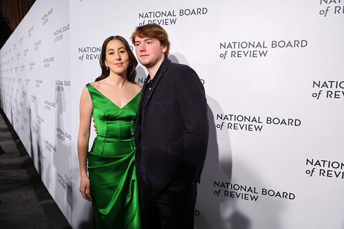 Alana Haim e Cooper Hoffman estrelam o filme vencedor da noite,Licorice Pizza