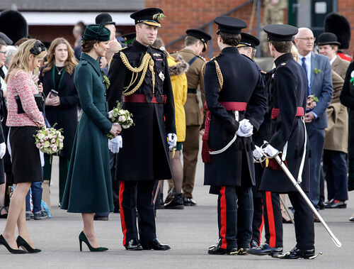 Príncipe William vestiu seu uniforme de Coronel da Guarda Irlandesa