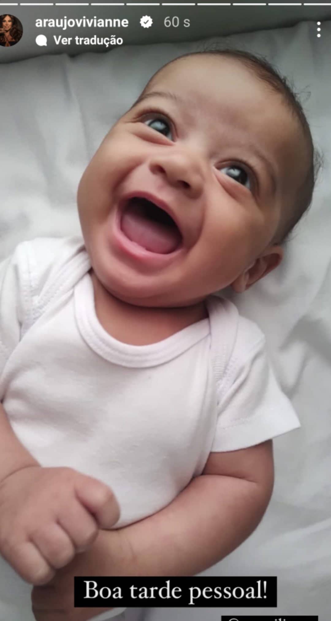 Viviane Araújo compartilha foto fofa do filho desejando "Boa Tarde" - Instagram