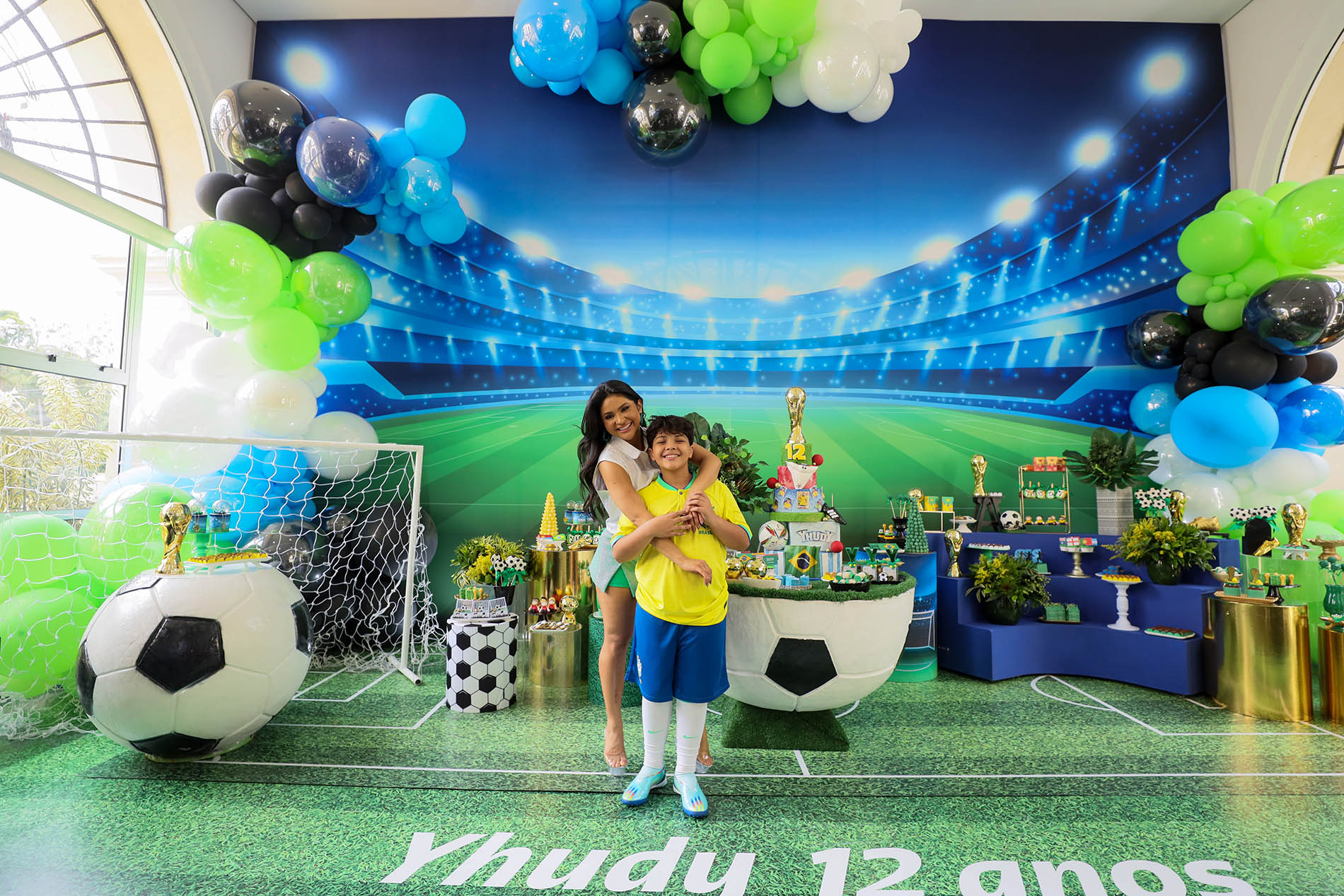 Mileide Mihaile comemora o aniversário do filho, Yhudy