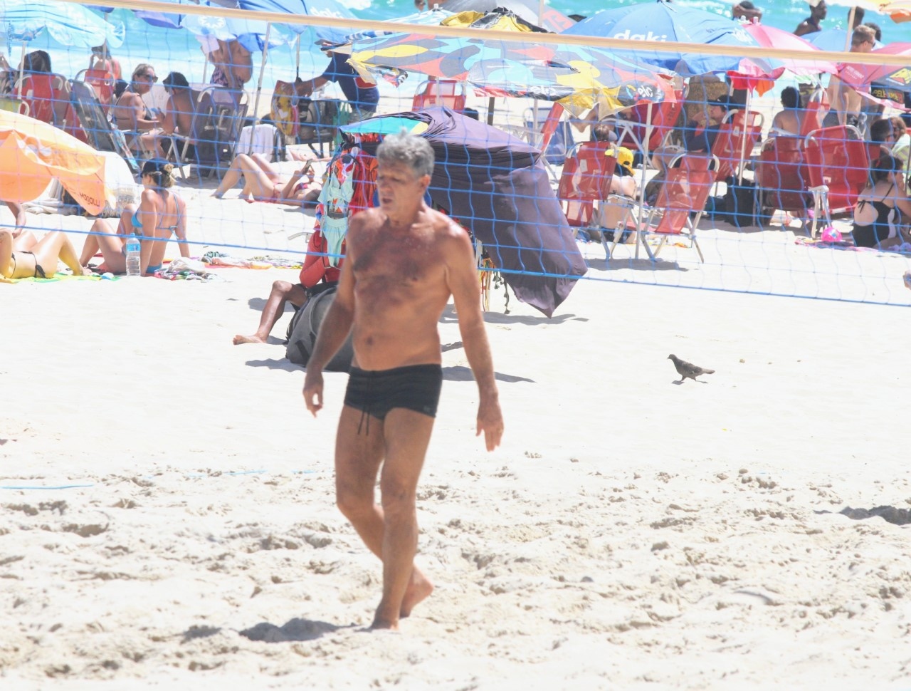 Renato Gaúcho curtindo dia de praia - Créditos: Dan Delmiro / AgNews