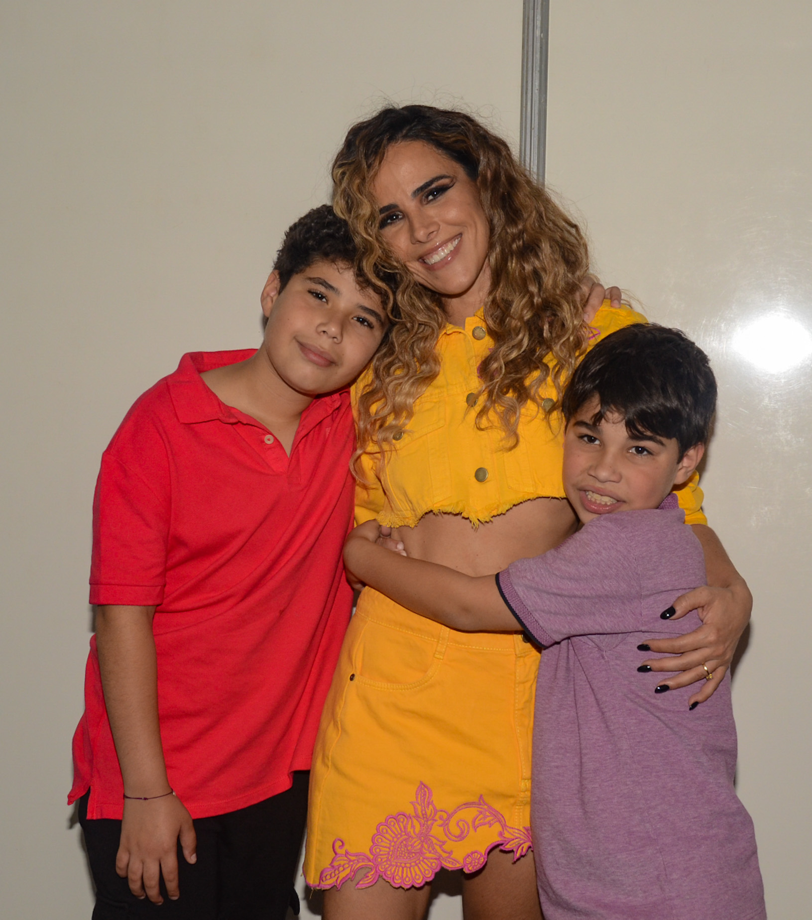Wanessa Camargo reúne Dado Dolabella e filhos em show em SP