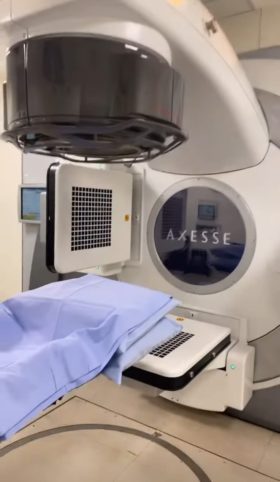 Simony mostra máquina de radioterapia - Instagram