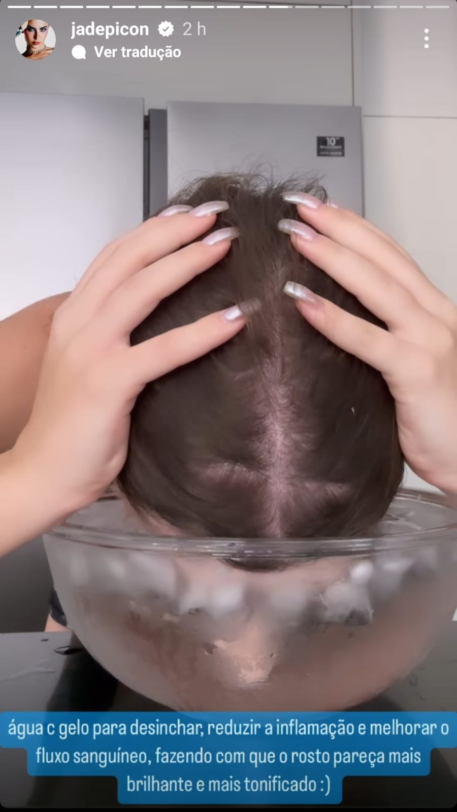 Jade Picon afunda a cabeça em bacia de gelo - Instagram