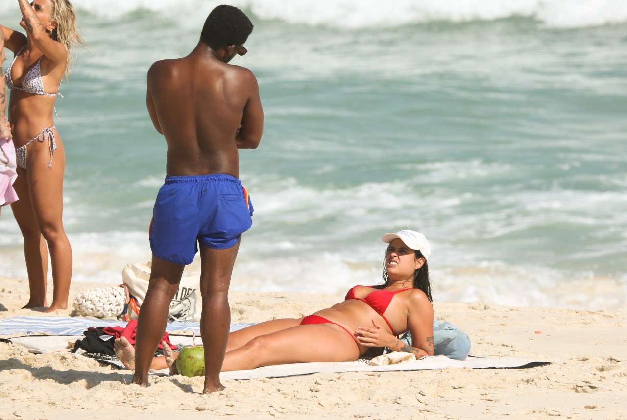 Hana Khalil curte dia de calor em praia - Créditos: Dilson Silva / AgNews