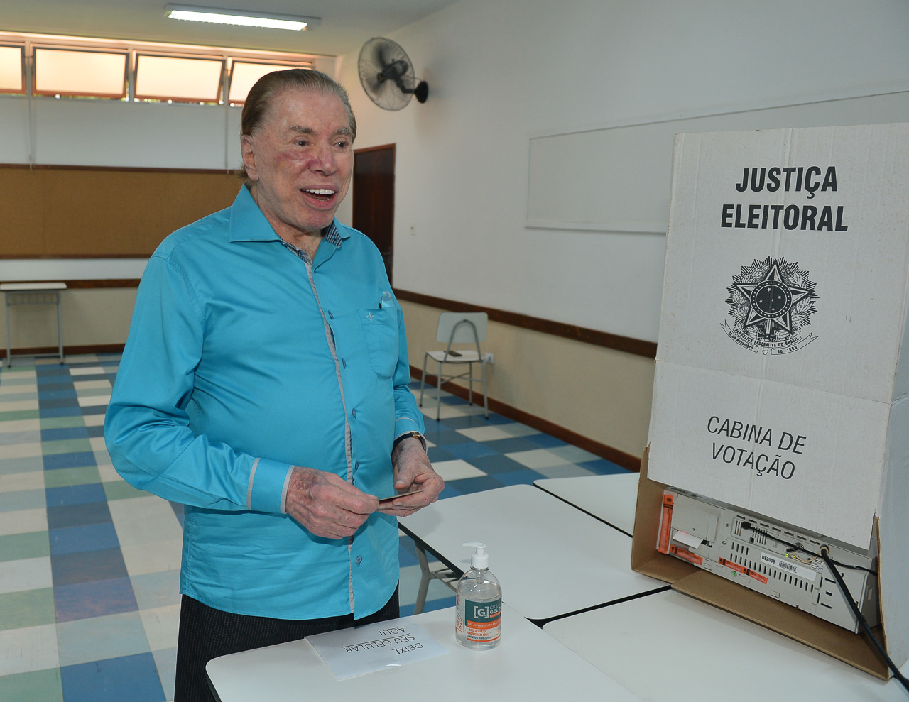 Silvio Santos vota no segundo turno das eleições de 2022
