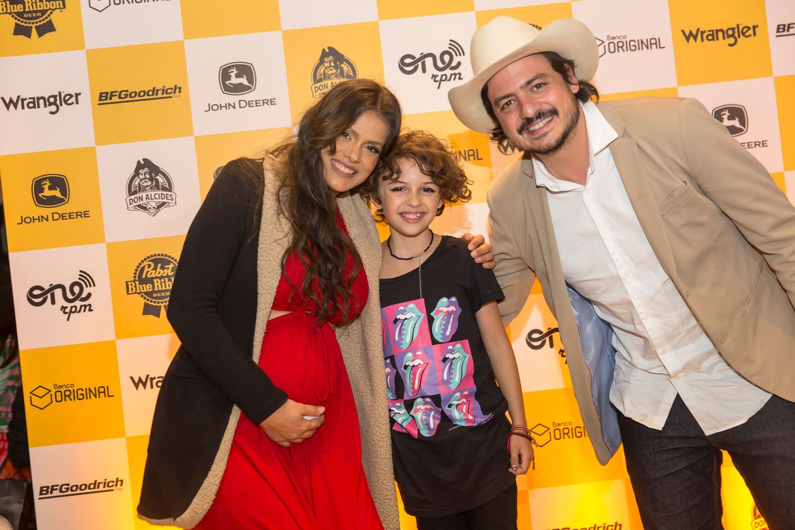 Allison Lima com a esposa e a filha