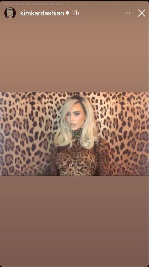 A influenciadora apareceu em fotos compartilhadas no seu Instagram com uma peça única com estampa de onça. 