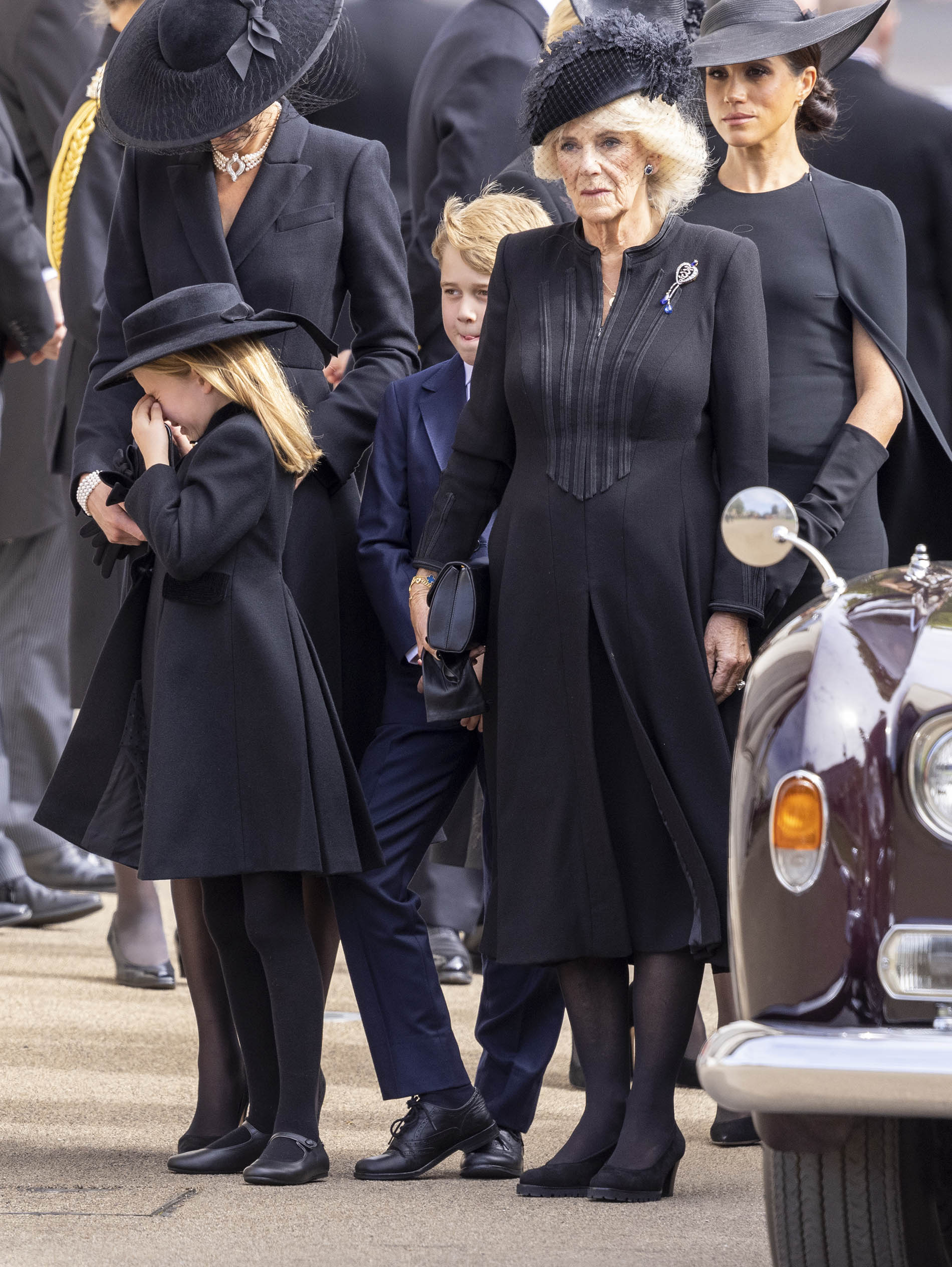 Princesa Charlotte chora no funeral da Rainha Elizabeth II