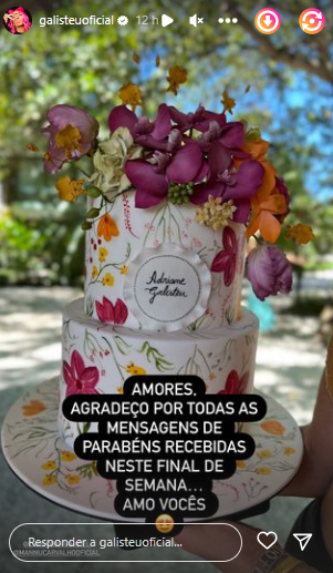 Adriane Galisteu celebra aniversário em viagem
