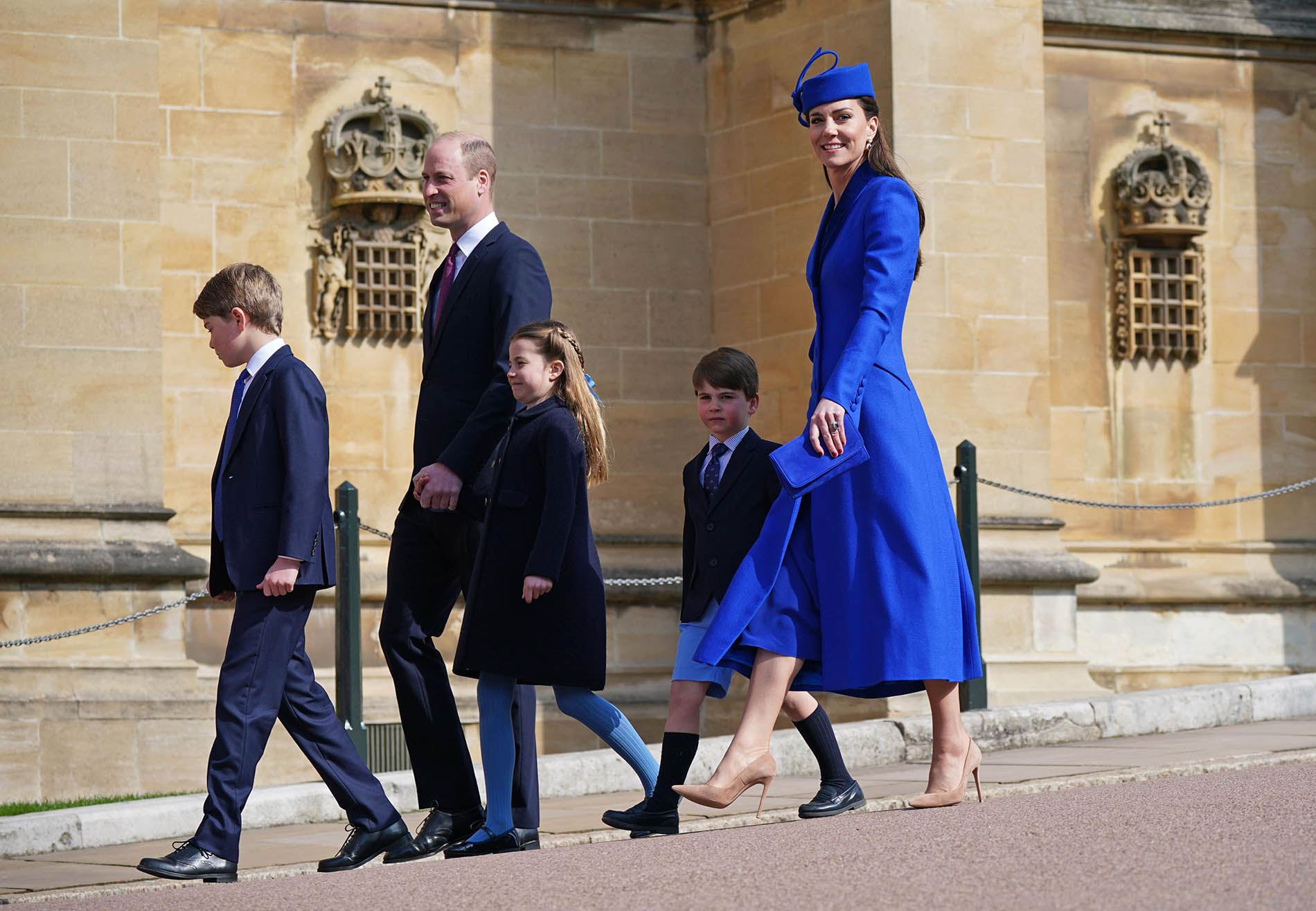 Família real britânica se reúne na missa de Páscoa