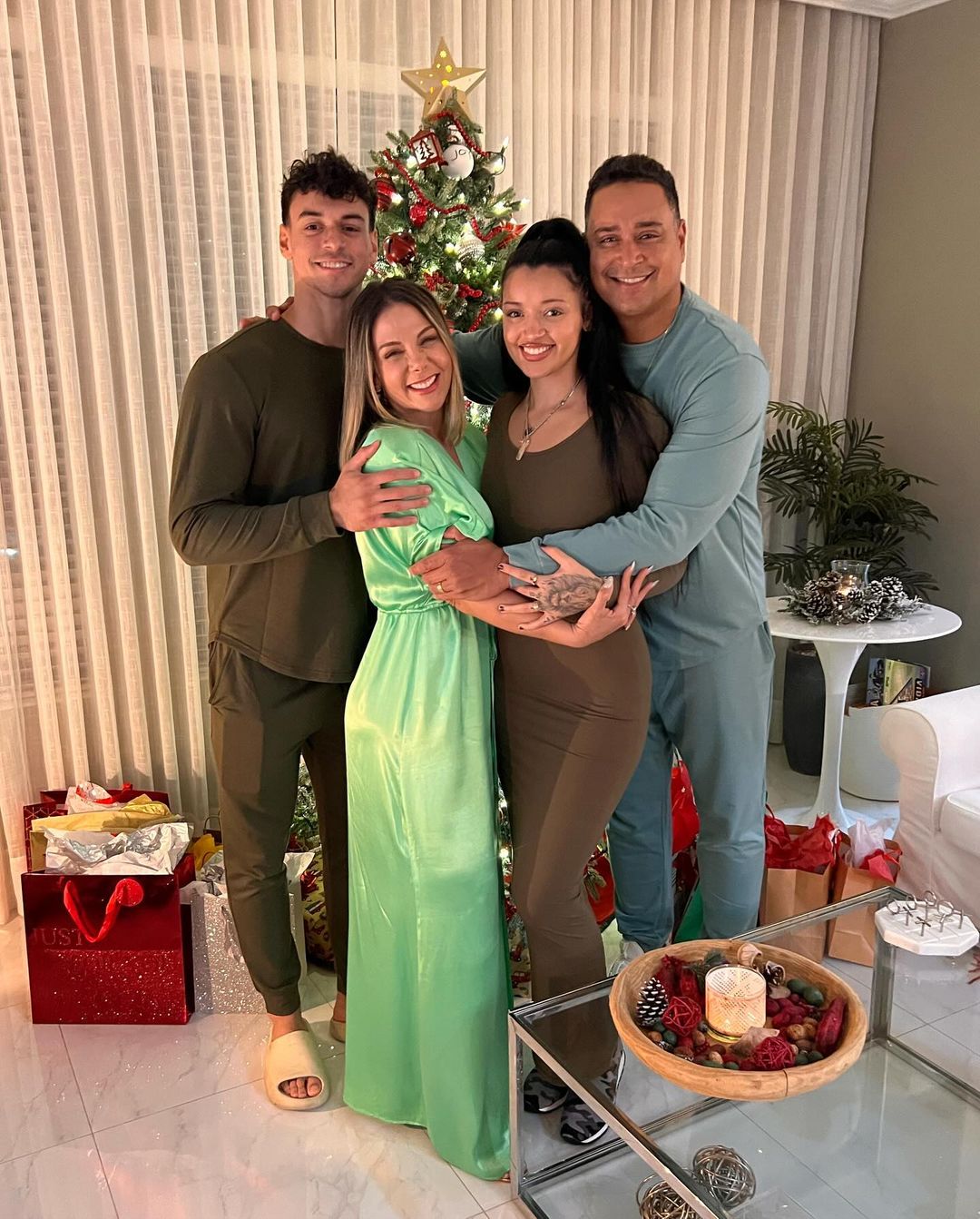 Carla Perez e família - Foto: Reprodução / Instagram