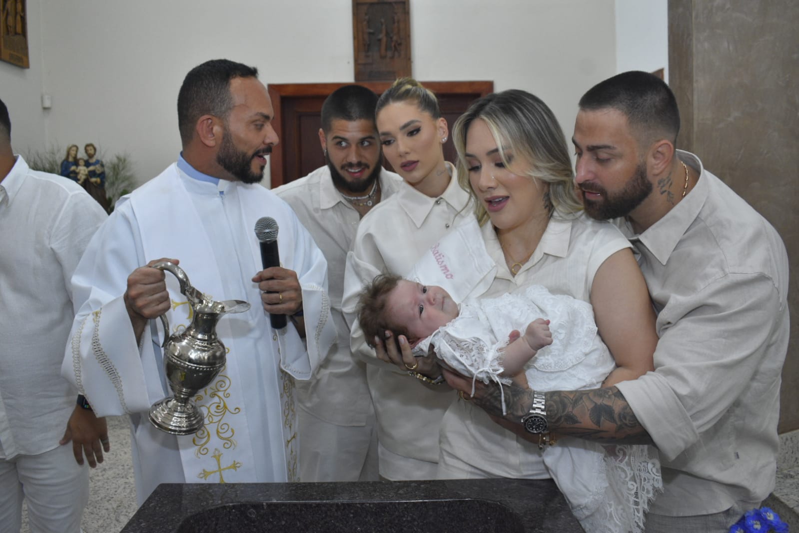 Virginia Fonseca e Zé Felipe comemoram o batizado das filhas, Maria Flor e Maria Alice