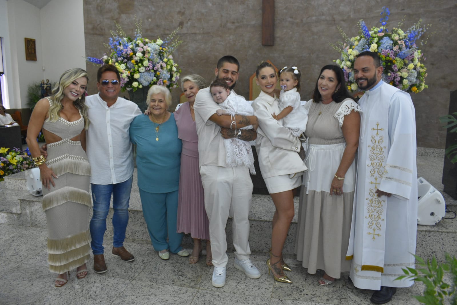 Virginia Fonseca e Zé Felipe comemoram o batizado das filhas, Maria Flor e Maria Alice