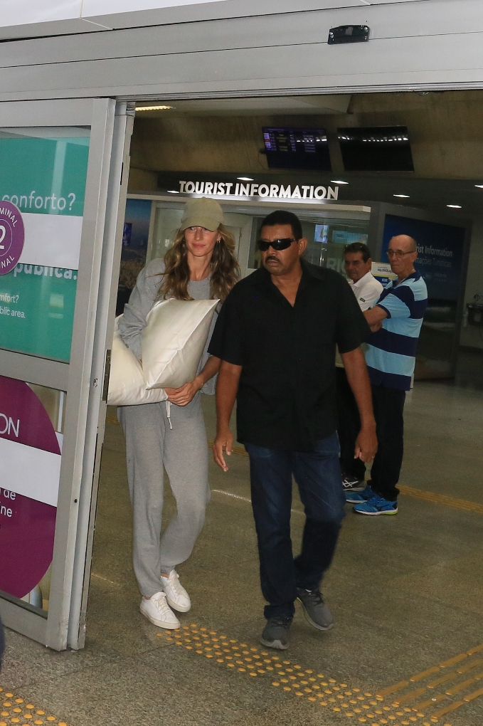 Gisele Bündchen em um aeroporto no Rio de Janeiro