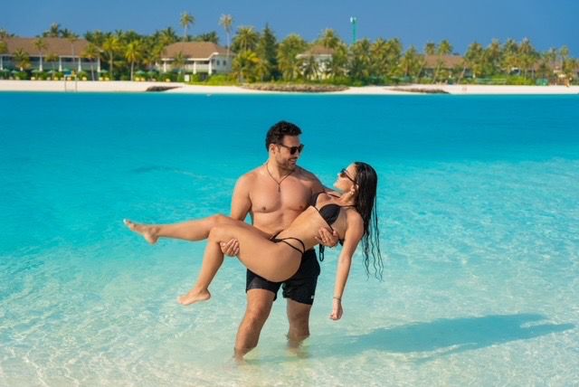João Bosco e Monique Moura durante a lua de mel nas Ilhas Maldivas