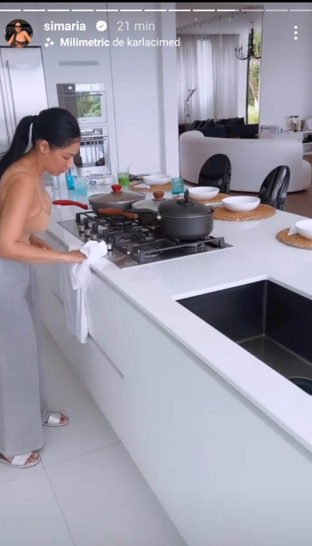 Simaria mostra sua cozinha