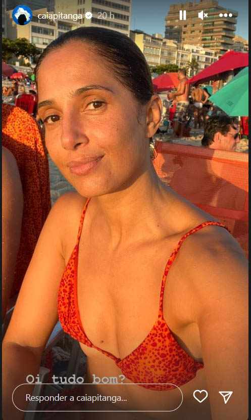 Camila Pitanga na praia