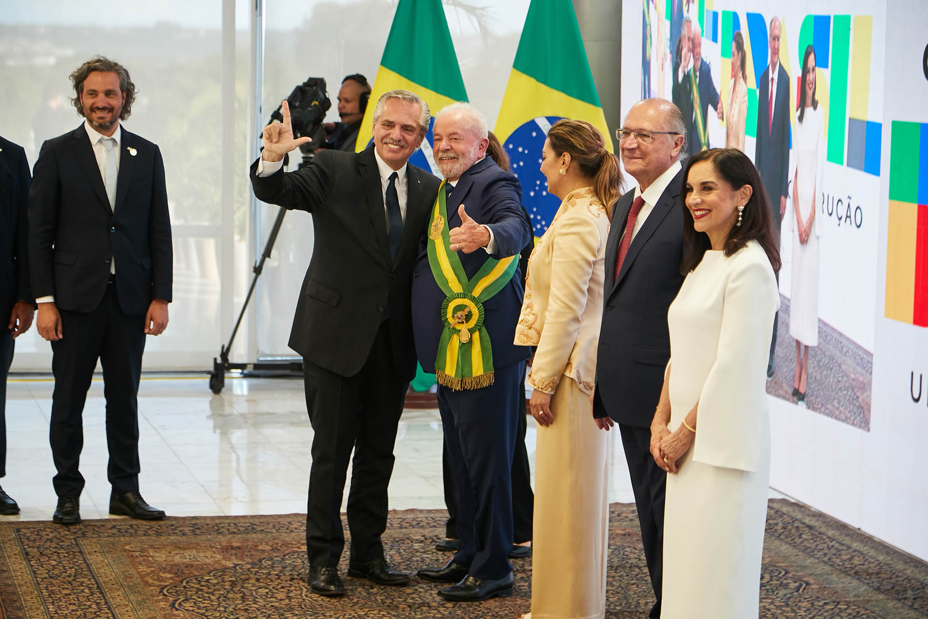 Em ato histórico, Lula toma posse em Brasília