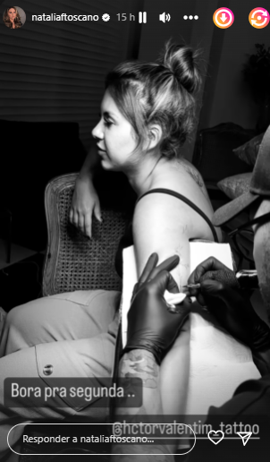 Zé Neto e Natália Toscano fazem tatuagem juntos