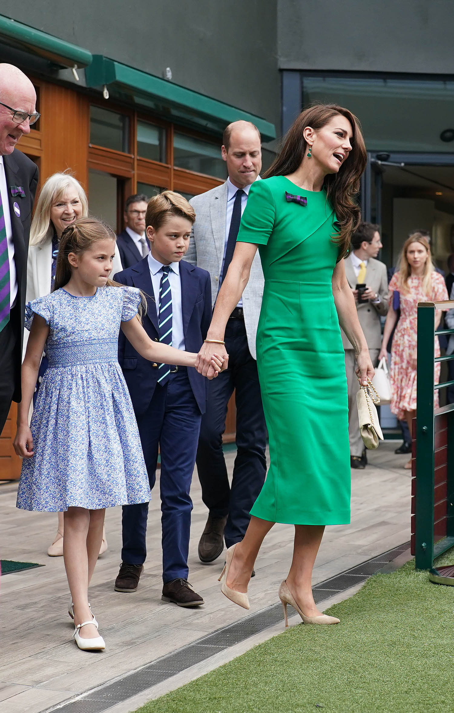 Kate Middleton e príncipe William levam dois dos três filhos para o torneio de Wimbledon e os pequenos roubam a cena