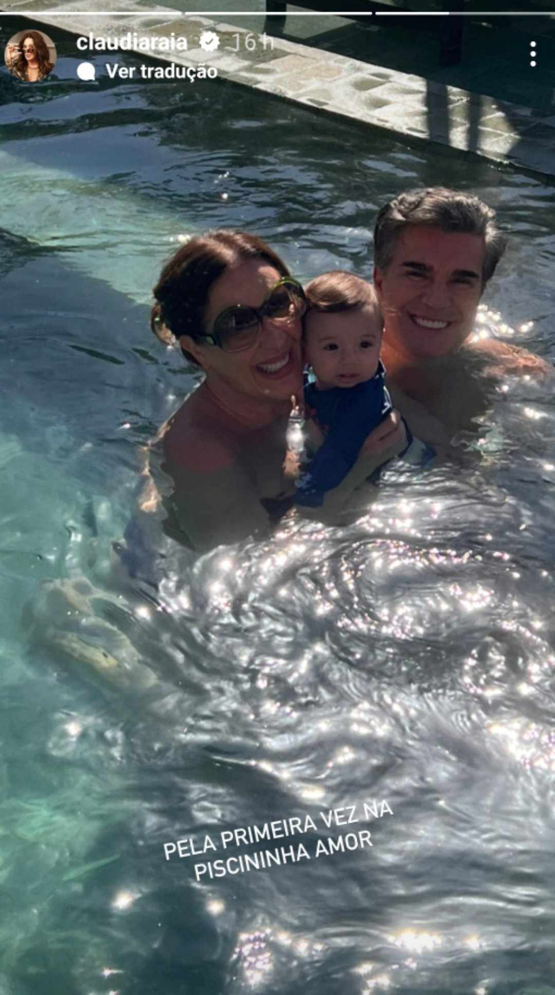 filho de Claudia Raia primeira vez na piscina