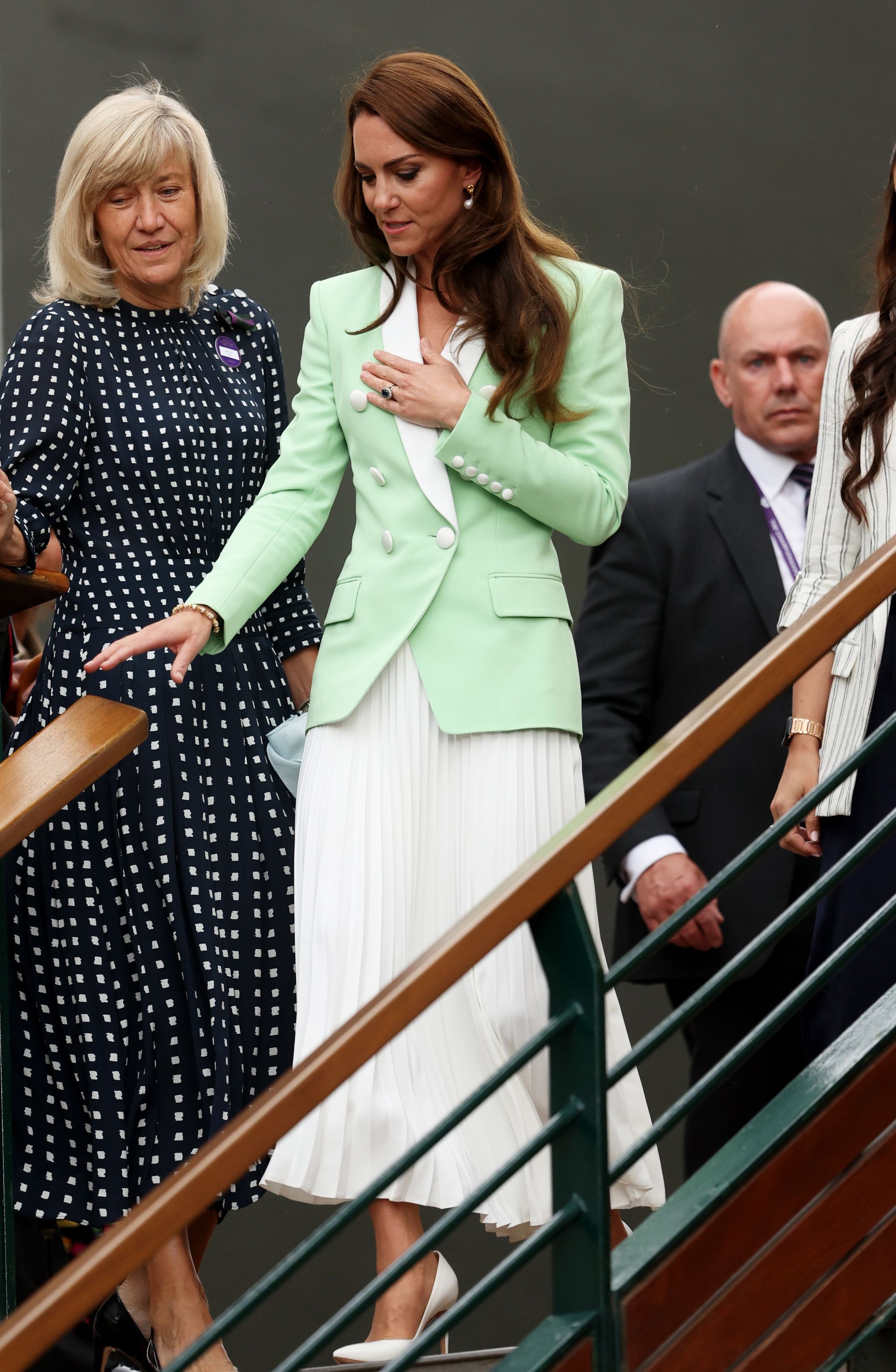 Kate Middleton usa blazer menta em manhã no Torneio de Wimbledon