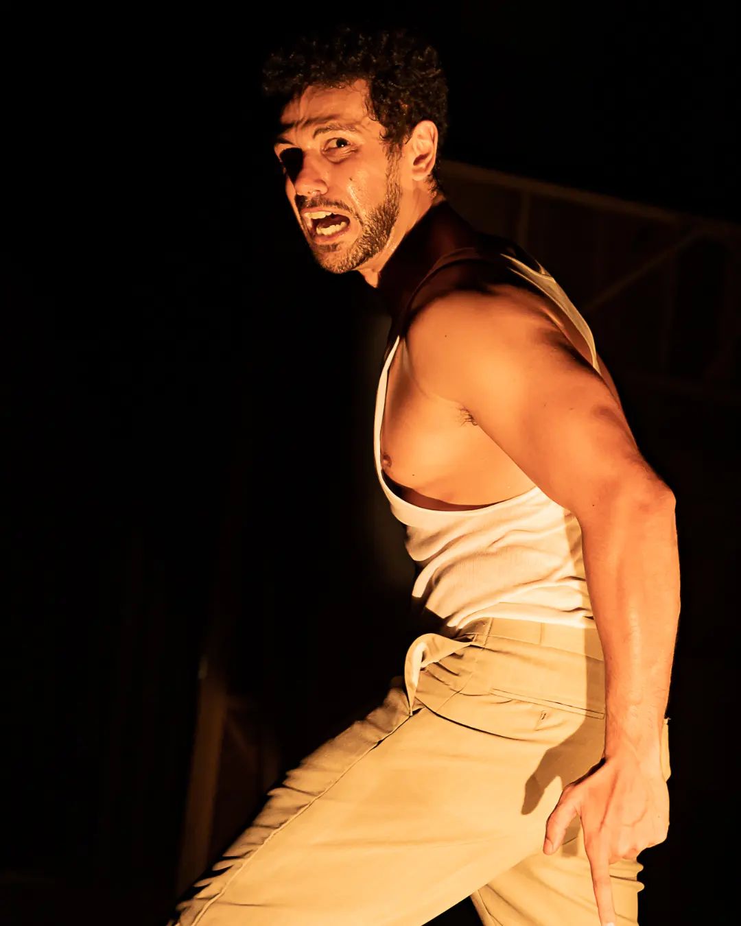 Amaury Lorenzo na peça A Luta (Foto: Reprodução / Instagram)