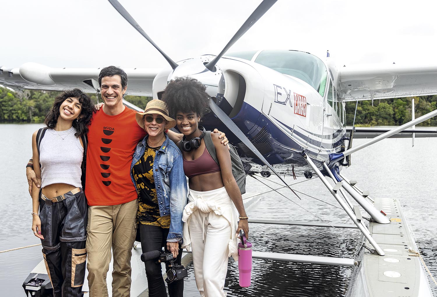 Ademara, Solano, Torloni e Bia Ben retornaram a Manaus a bordo de uma aeronave modelo Cessna Caravan Anfíbio, da Cleiton Táxi Aéreo