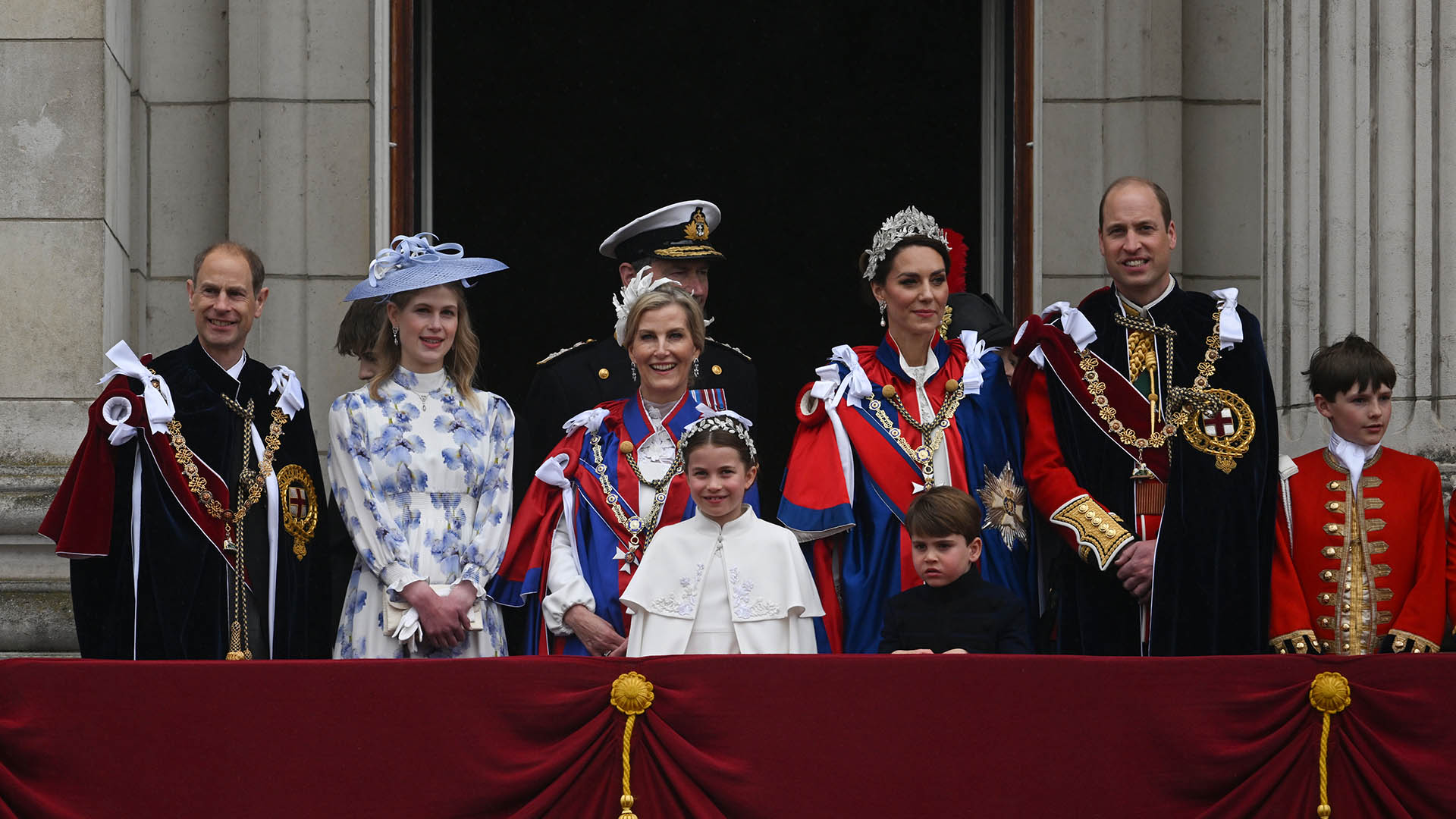 Rei Charles III e rainha Camilla após a coroação