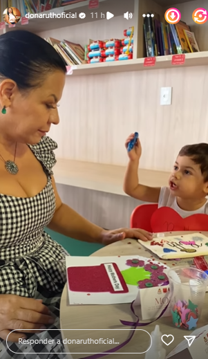 Dona Ruth mostra Dia das Mães na escola de Léo