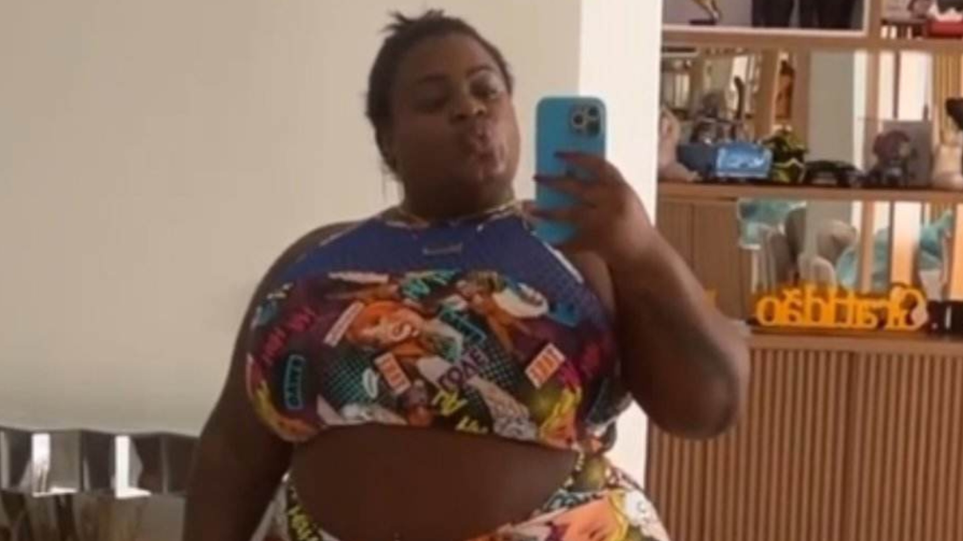 Jojo Todynho faz selfie no espelho para mostrar transformação e fãs  disparam: 'A cintura que eu quero ter