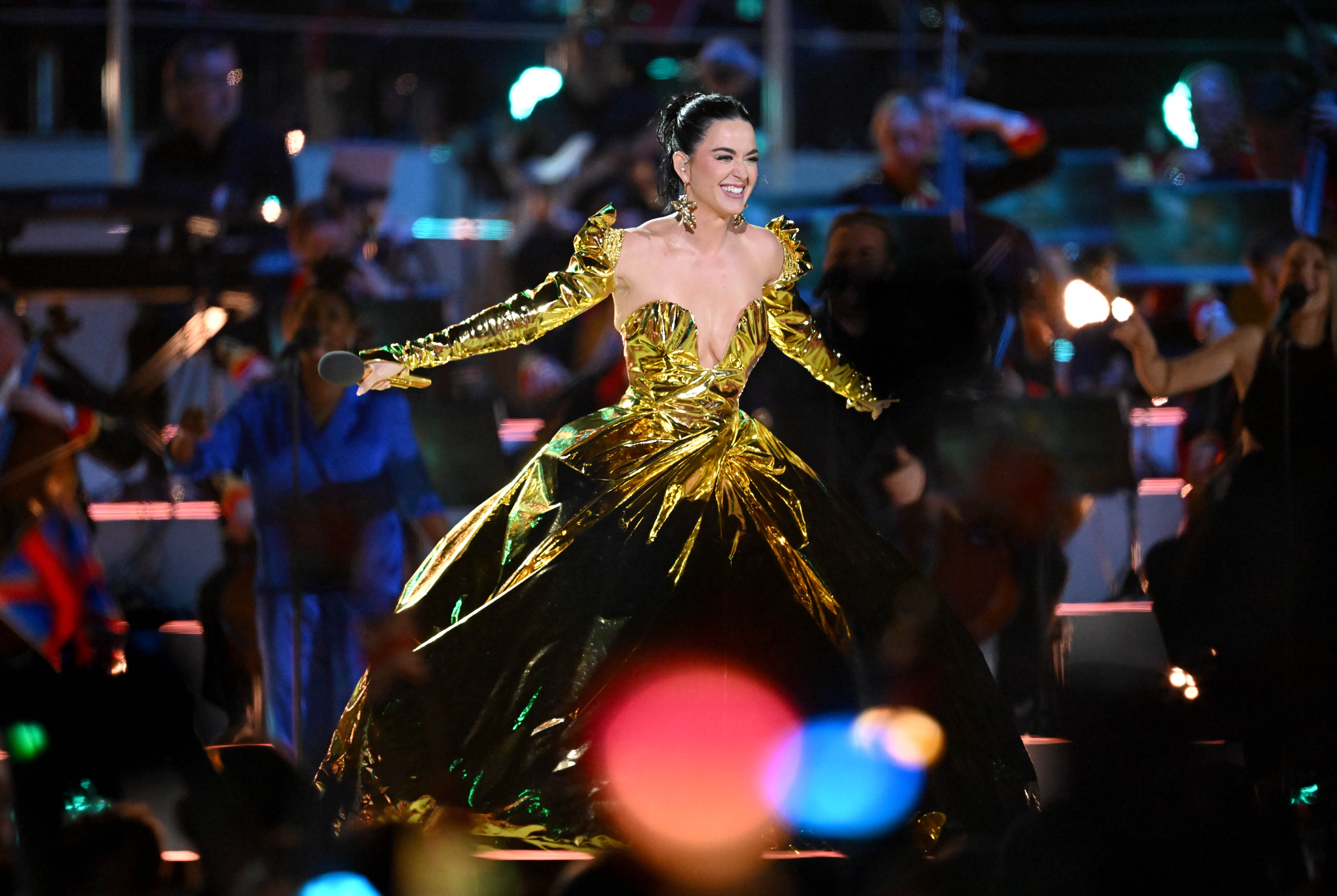 Katy Perry faz show no Concerto da Coroação