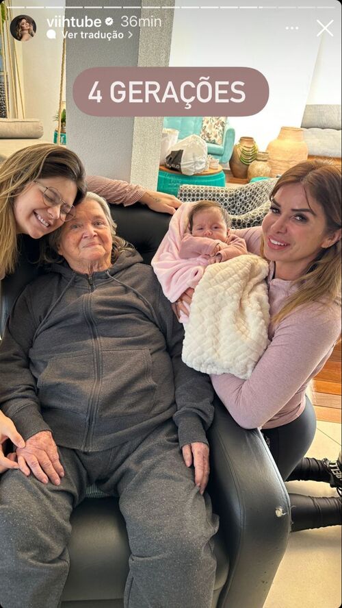 Além do encontro fofo, a ex-BBB compartilhou uma foto dela com a mãe Viviane, a filha Lua e a avó. “4 gerações”, escreveu a participante do BBB 21 na legenda da postagem feita em seu Instagram. 